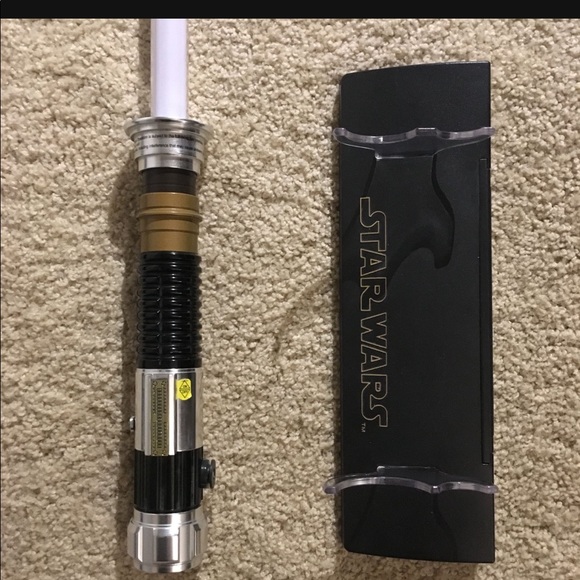 Star Wars Signature Series Force FX Lightsaber with removable blade - Picture 4 of 9